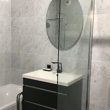 T2 Climatise Avec Piscine, Parking, Port De - Fr-1-335-188 Hyeres