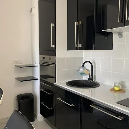 T2 Climatise Avec Piscine, Parking, Port De - Fr-1-335-188